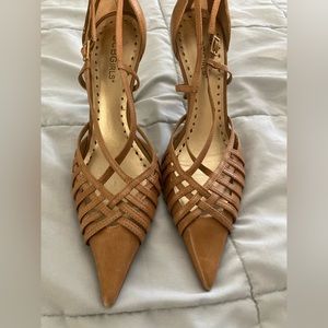 BCBGIRLS Tan Elegant Pointy Toe Cross Cross Detail Heels Size 7 1/2 EUC